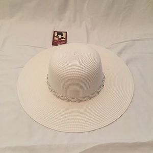 Women’s Straw Floppy Sun Hat In White